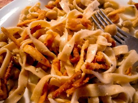 Ciceri e tria (Ceci e tagliatelle fatte a mano)